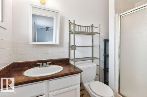3205 104A Street Nw, Edmonton, AB - Indoor Photo Showing Bathroom