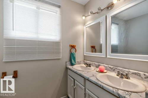 3205 104A Street Nw, Edmonton, AB - Indoor Photo Showing Bathroom