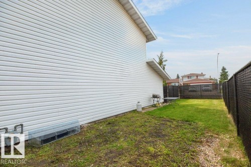 3205 104A Street Nw, Edmonton, AB - Outdoor