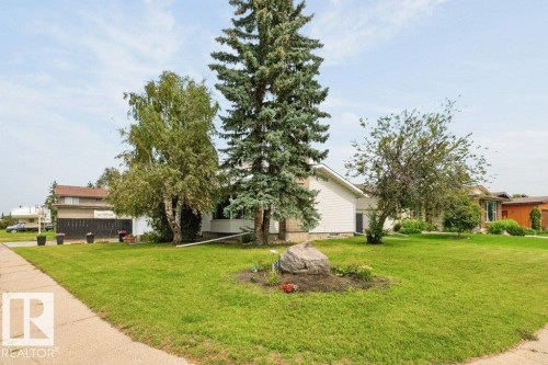 3205 104A Street Nw, Edmonton, AB - Outdoor