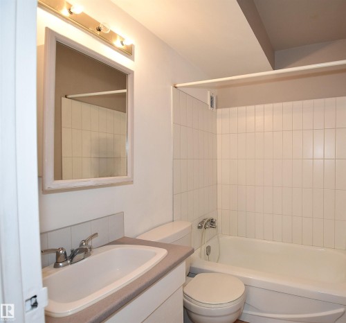 #608 10021 116 St Nw, Edmonton, AB - Indoor Photo Showing Bathroom
