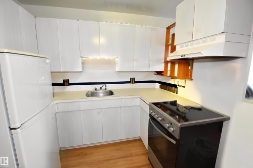 #608 10021 116 St Nw, Edmonton, AB - Indoor Photo Showing Kitchen