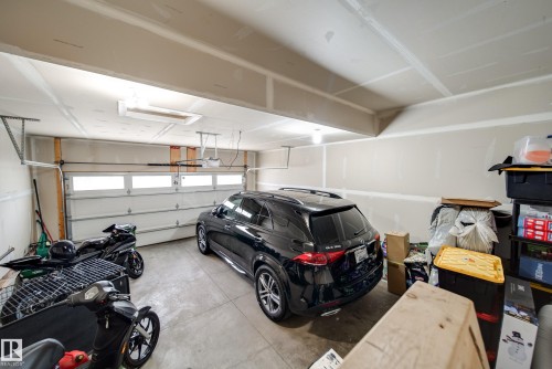 7314 Edgemont Way Nw, Edmonton, AB - Indoor Photo Showing Garage