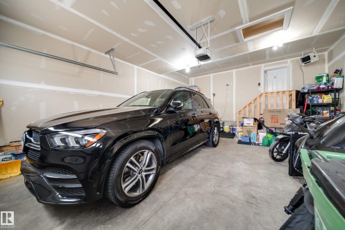 7314 Edgemont Way Nw, Edmonton, AB - Indoor Photo Showing Garage