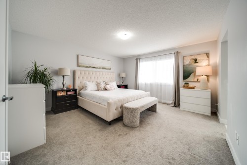 7314 Edgemont Way Nw, Edmonton, AB - Indoor Photo Showing Bedroom