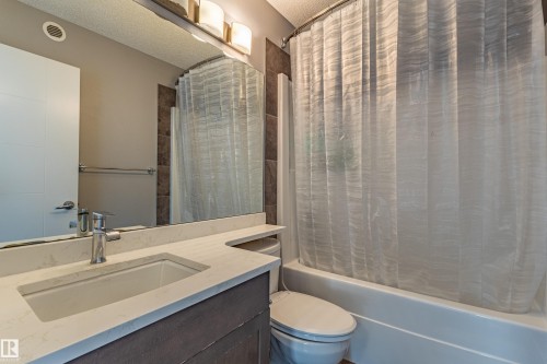 522 174A Street Sw, Edmonton, AB - Indoor Photo Showing Bathroom