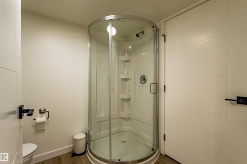 522 174A Street Sw, Edmonton, AB - Indoor Photo Showing Bathroom