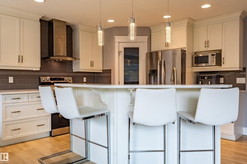 522 174A Street Sw, Edmonton, AB - Indoor Photo Showing Kitchen With Upgraded Kitchen