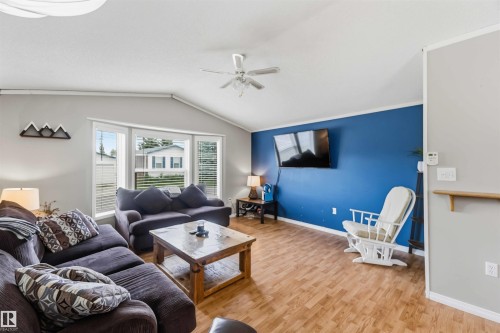 3402 Lakeview Point(E) Northwest, Edmonton, AB - Indoor Photo Showing Living Room