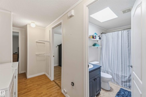3402 Lakeview Point(E) Northwest, Edmonton, AB - Indoor Photo Showing Bathroom