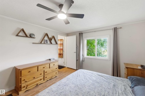 3402 Lakeview Point(E) Northwest, Edmonton, AB - Indoor Photo Showing Bedroom