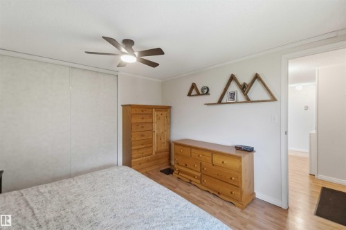 3402 Lakeview Point(E) Northwest, Edmonton, AB - Indoor Photo Showing Bedroom