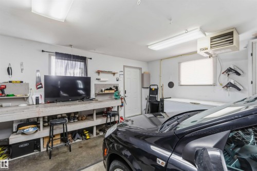 3402 Lakeview Point(E) Northwest, Edmonton, AB - Indoor Photo Showing Garage