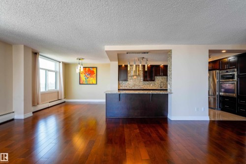 #1501 11710 100 Av Nw, Edmonton, AB - Indoor
