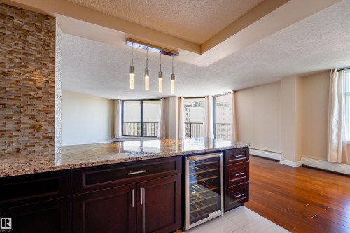 #1501 11710 100 Av Nw, Edmonton, AB - Indoor Photo Showing Kitchen