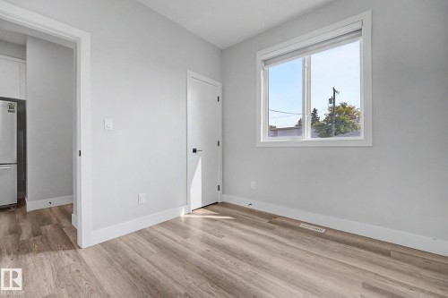 10333 157 Street Nw, Edmonton, AB - Indoor Photo Showing Other Room