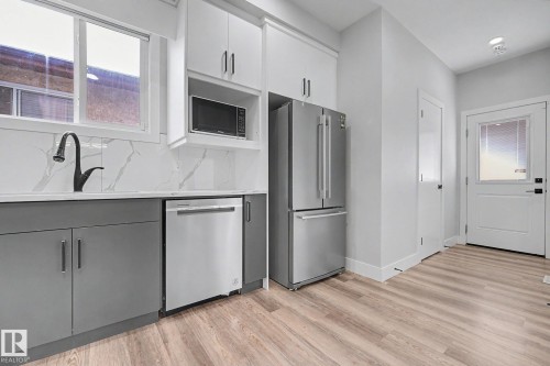 10333 157 Street Nw, Edmonton, AB - Indoor Photo Showing Kitchen