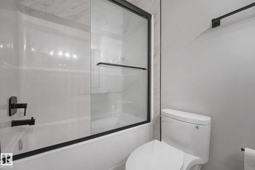 10333 157 Street Nw, Edmonton, AB - Indoor Photo Showing Bathroom