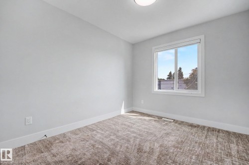 10333 157 Street Nw, Edmonton, AB - Indoor Photo Showing Other Room