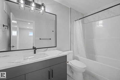 10333 157 Street Nw, Edmonton, AB - Indoor Photo Showing Bathroom