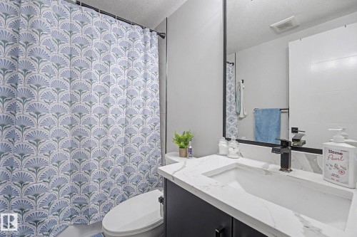 10333 157 Street Nw, Edmonton, AB - Indoor Photo Showing Bathroom
