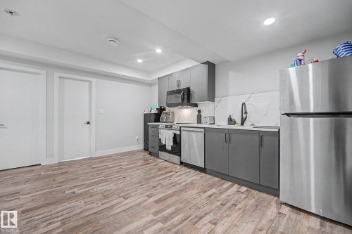 10333 157 Street Nw, Edmonton, AB - Indoor Photo Showing Kitchen