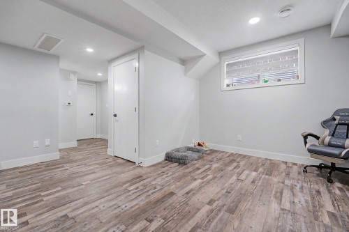 10333 157 Street Nw, Edmonton, AB - Indoor