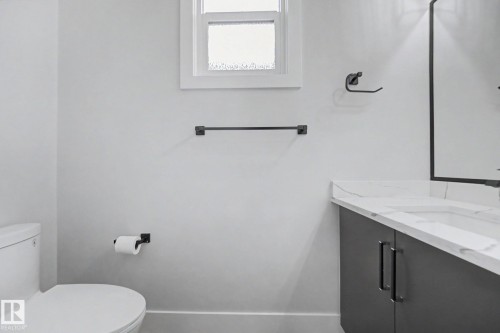 10333 157 Street Nw, Edmonton, AB - Indoor Photo Showing Bathroom