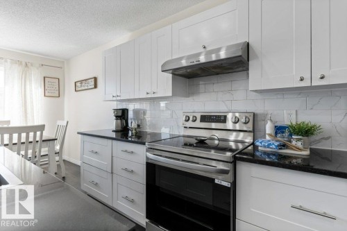 21247 91 Avenue Nw, Edmonton, AB - Indoor Photo Showing Kitchen With Upgraded Kitchen
