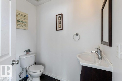 21247 91 Avenue Nw, Edmonton, AB - Indoor Photo Showing Bathroom