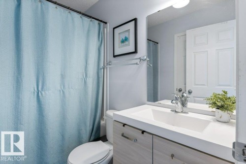 21247 91 Avenue Nw, Edmonton, AB - Indoor Photo Showing Bathroom