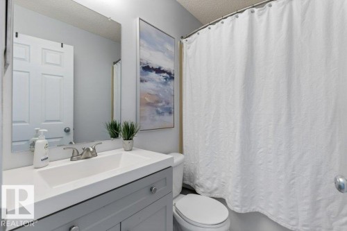 21247 91 Avenue Nw, Edmonton, AB - Indoor Photo Showing Bathroom