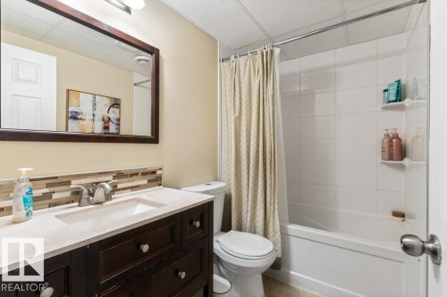 21247 91 Avenue Nw, Edmonton, AB - Indoor Photo Showing Bathroom