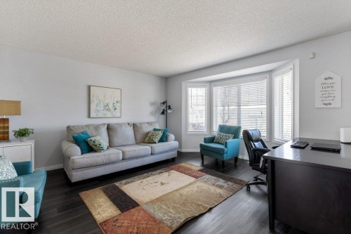 21247 91 Avenue Nw, Edmonton, AB - Indoor Photo Showing Living Room