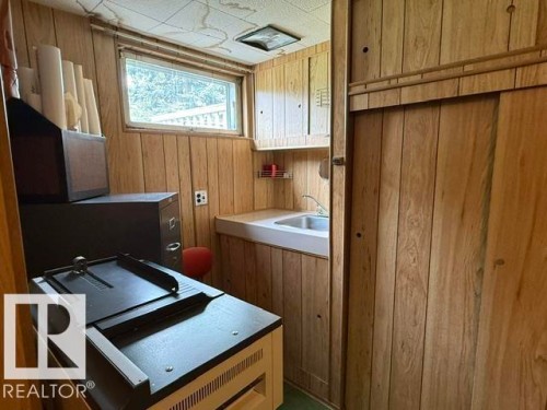 Image quality insufficient for description - 13508 64 Street Nw, Edmonton, AB - Indoor Photo Showing Kitchen