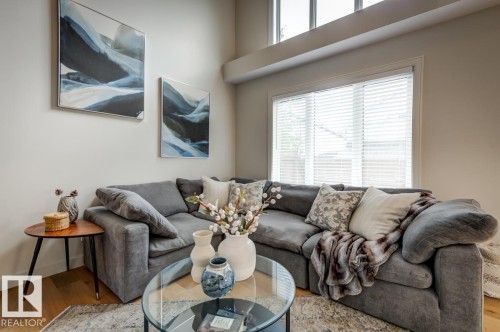 7539 188 Street Nw, Edmonton, AB - Indoor Photo Showing Living Room