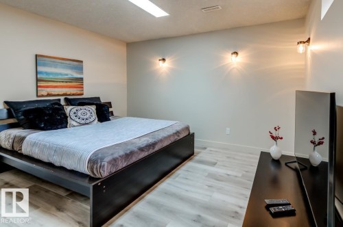 7539 188 Street Nw, Edmonton, AB - Indoor Photo Showing Bedroom