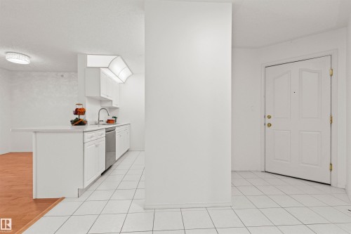 #307 911 Rabbit Hill Rd Nw, Edmonton, AB - Indoor Photo Showing Kitchen