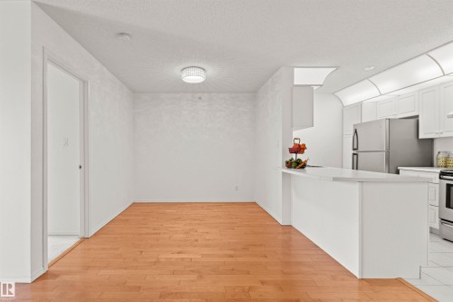 #307 911 Rabbit Hill Rd Nw, Edmonton, AB - Indoor Photo Showing Kitchen