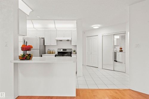 #307 911 Rabbit Hill Rd Nw, Edmonton, AB - Indoor Photo Showing Kitchen