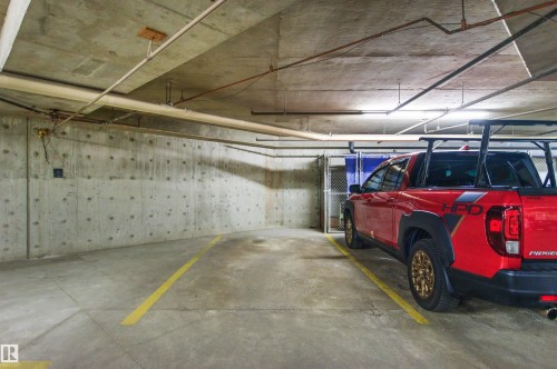 #307 911 Rabbit Hill Rd Nw, Edmonton, AB - Indoor Photo Showing Garage