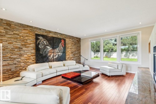 15304 Rio Terrace Drive Nw, Edmonton, AB - Indoor Photo Showing Living Room