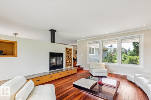 15304 Rio Terrace Drive Nw, Edmonton, AB - Indoor Photo Showing Living Room