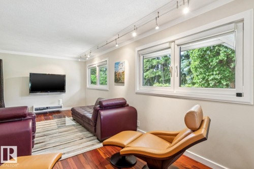 15304 Rio Terrace Drive Nw, Edmonton, AB - Indoor Photo Showing Living Room