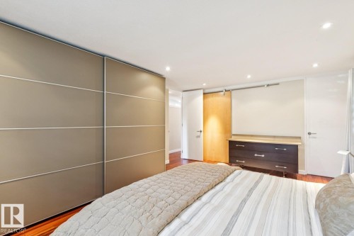 15304 Rio Terrace Drive Nw, Edmonton, AB - Indoor Photo Showing Bedroom