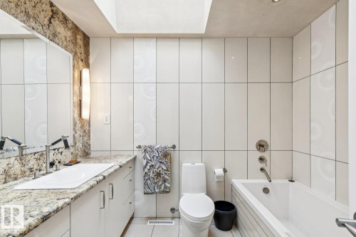 15304 Rio Terrace Drive Nw, Edmonton, AB - Indoor Photo Showing Bathroom