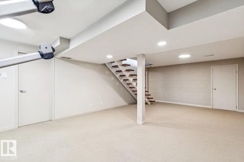 15304 Rio Terrace Drive Nw, Edmonton, AB - Indoor