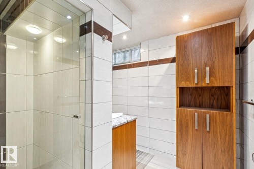 15304 Rio Terrace Drive Nw, Edmonton, AB - Indoor Photo Showing Bathroom