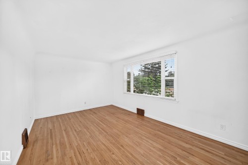 9240 85 Street Nw, Edmonton, AB - Indoor Photo Showing Other Room