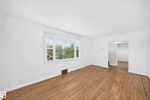9240 85 Street Nw, Edmonton, AB - Indoor Photo Showing Other Room